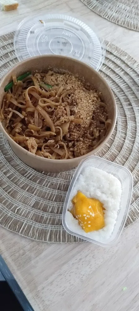 Pas Thaï Poulet Et Riz Gluant À la Mangue